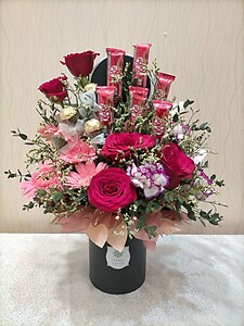 Deluxe Flowers N Chocs Combo (Pre-order)