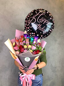 Mix Roses and Chocs with Birthday Balloons