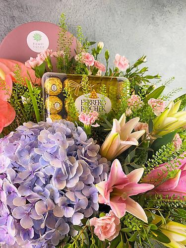 Hydrangeas & Lilies with Ferrero Rocher (Pre-Order)