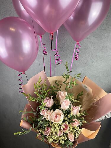 Avalanche Roses with Pink Helium Balloons